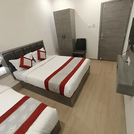 Beverly Palace Santacruz - Near Bkc - Airport T1