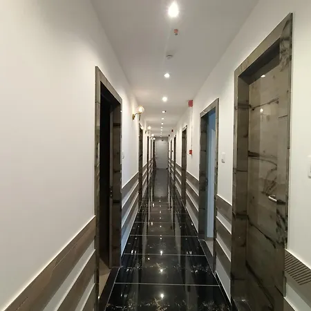 Hotel Beverly Palace Santacruz - Near Bkc - Airport T1 Mumbai