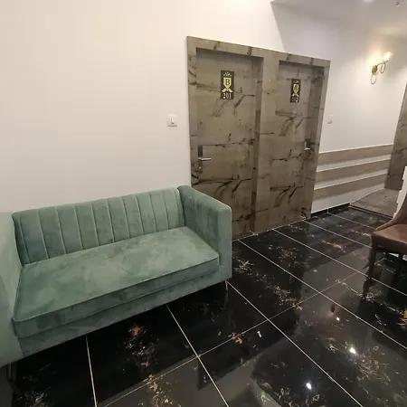 Hotel Beverly Palace Santacruz - Near Bkc - Airport T1