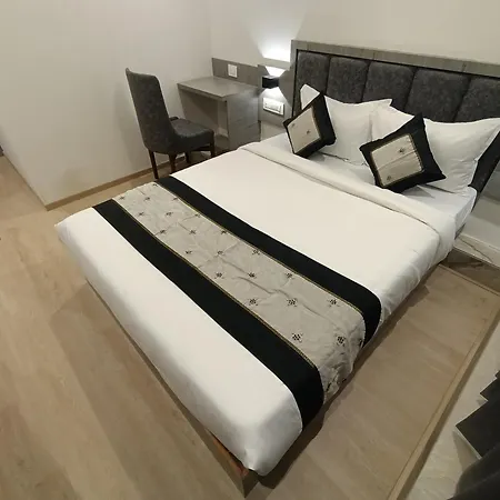 Beverly Palace Santacruz - Near Bkc - Airport T1 Hotel