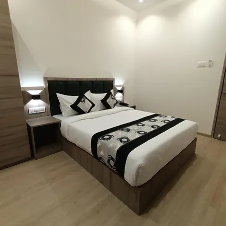 Beverly Palace Santacruz - Near Bkc - Airport T1 Hotel