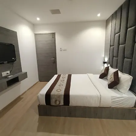 Beverly Palace Santacruz - Near Bkc - Airport T1