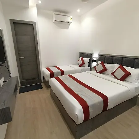 Hotel Beverly Palace Santacruz - Near Bkc - Airport T1