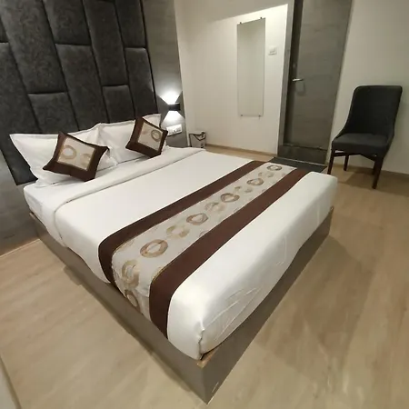 Beverly Palace Santacruz - Near Bkc - Airport T1 Hotel