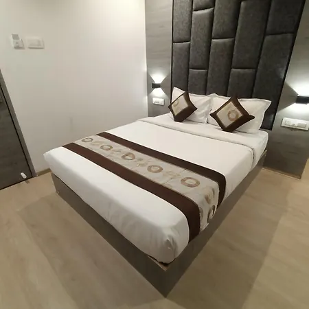 Beverly Palace Santacruz - Near Bkc - Airport T1 3*