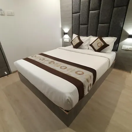 Beverly Palace Santacruz - Near Bkc - Airport T1