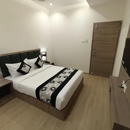 Beverly Palace Santacruz - Near Bkc - Airport T1 Hotel 3*