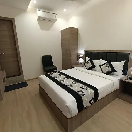 Hotel Beverly Palace Santacruz - Near Bkc - Airport T1