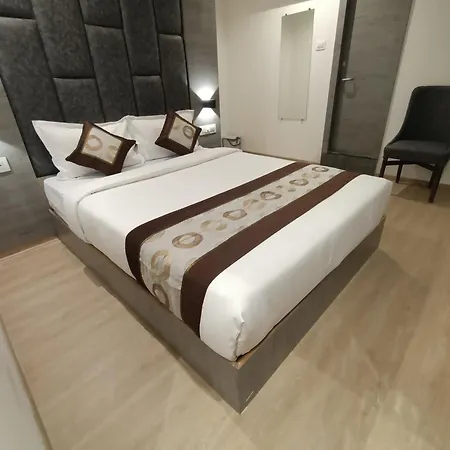 Beverly Palace Santacruz - Near Bkc - Airport T1 Hotel