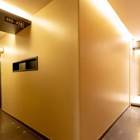 The Majlis - Colaba Hotel