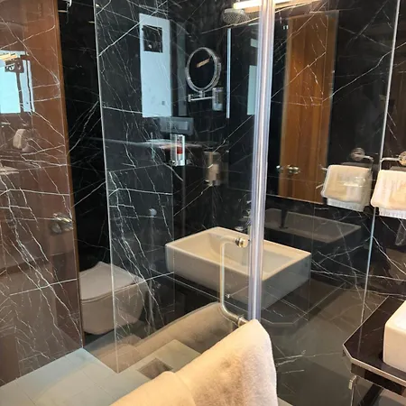 Hotel House, Valnai Malad