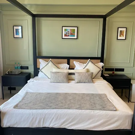 House, Valnai Malad Hotel 4*