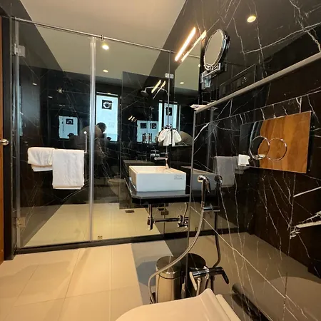 House, Valnai Malad Hotel 4*