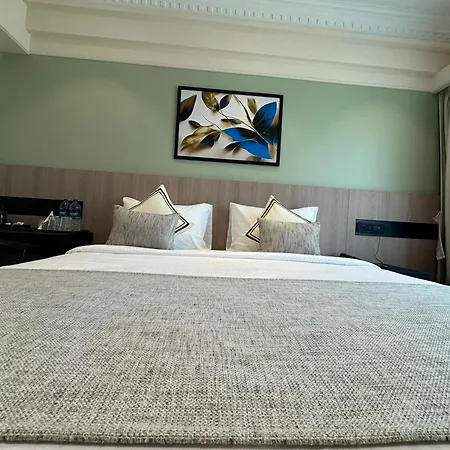 House, Valnai Malad 4* Mumbai