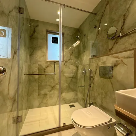 House, Valnai Malad 4* Mumbai