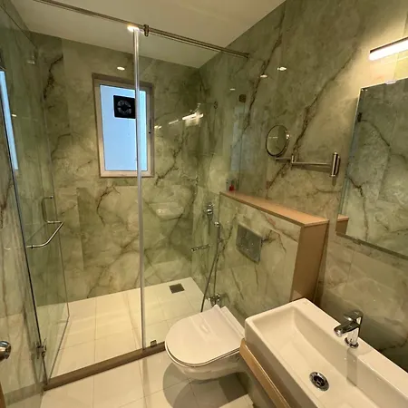 Hotel House, Valnai Malad