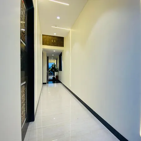 Rose Hotel