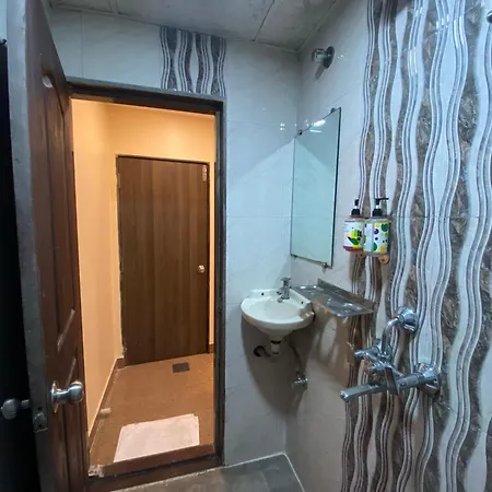 Royal Grand - Near International Airport Hotel