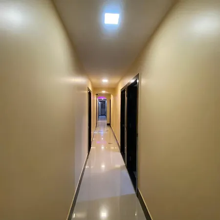 Royal Grand - Near International Airport 3* Mumbai