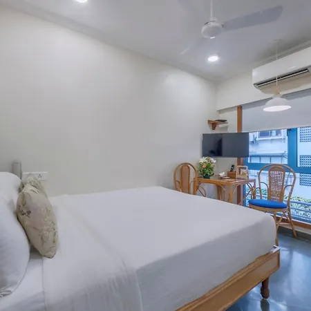Kemps Corner Hotel