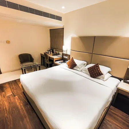 Ramee Guestline Khar Hotel 3*