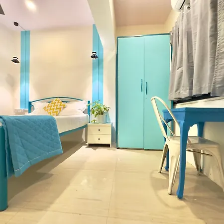 Locomo Hostel Express - Stay Work Eat Mumbai