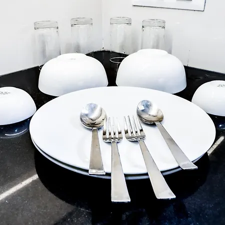 Guest house Oyo Elegant Hiranandani 3*