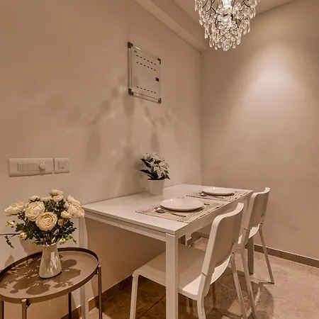 Regent Entire One Bedroom - Hiranandani Gardens, Powai Apartment Mumbai