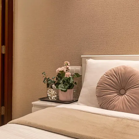 Regent Entire One Bedroom - Hiranandani Gardens, Powai