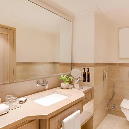 Hotel Aurika, International Airport - Luxury By Lemon Tree
