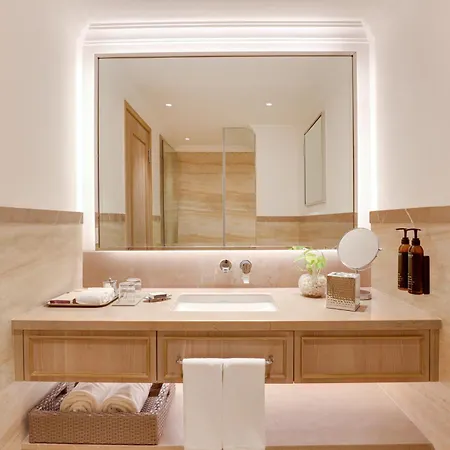 Aurika, International Airport - Luxury By Lemon Tree Hotel 5*