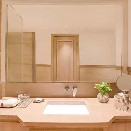 Hotel Aurika, International Airport - Luxury By Lemon Tree
