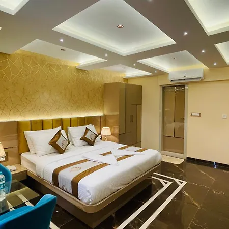 Home2 Renaissance Club Hotel 4*