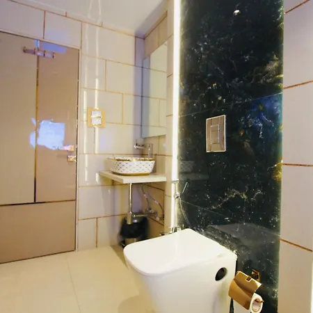 Home2 Renaissance Club 4*