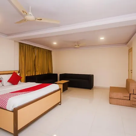 Hotel Capital O Orbit Near Infiniti Mall