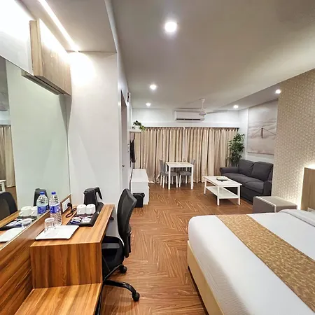 White House By Maxxvalue Service Bandra Apartment *