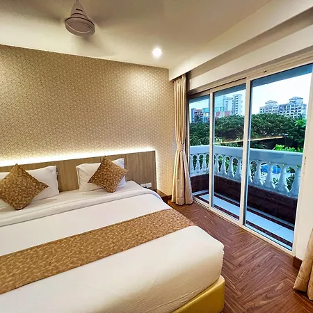 White House By Maxxvalue Service Bandra Apartment