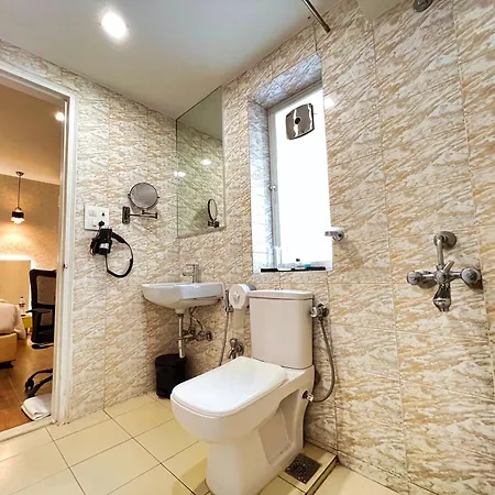 White House By Maxxvalue Service Bandra Apartment