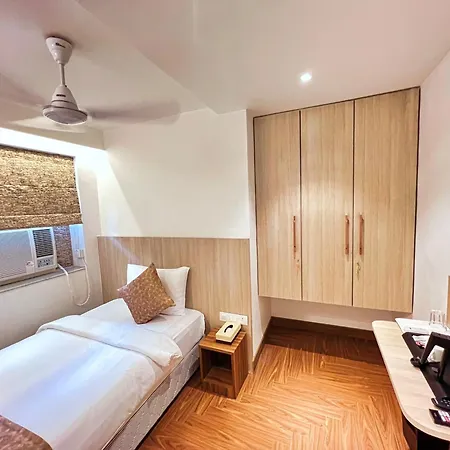 Apartment White House By Maxxvalue Service Bandra Mumbai