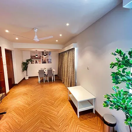 White House By Maxxvalue Service Bandra Apartment