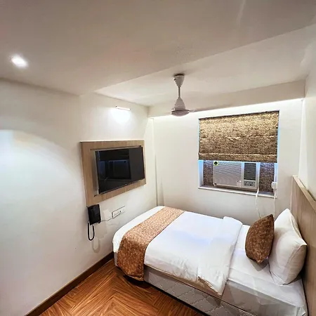 White House By Maxxvalue Service Bandra * Mumbai