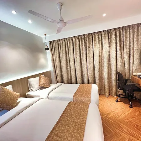 White House By Maxxvalue Service Bandra Apartment *