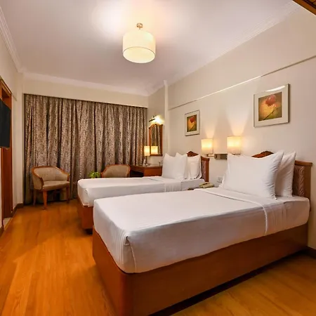 Hotel Fariyas , Colaba 4*