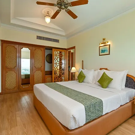Hotel Fariyas , Colaba 4*