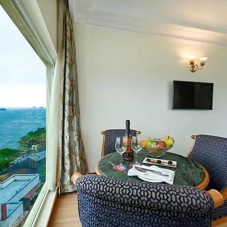 Hotel Fariyas , Colaba 4*
