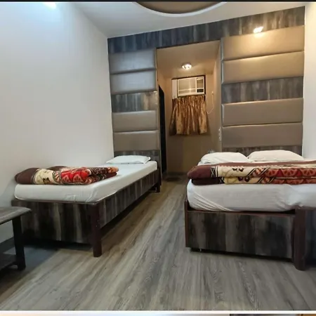 Broadway Colaba 2*