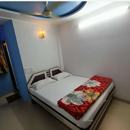 Broadway Colaba 2*