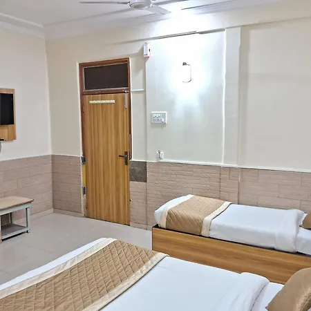 Hotel Swapna International 3*