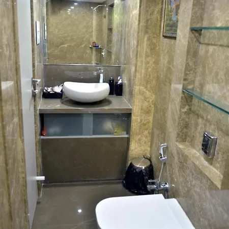 Bandra's Prime Luxurious 2 Bhk Apartment *