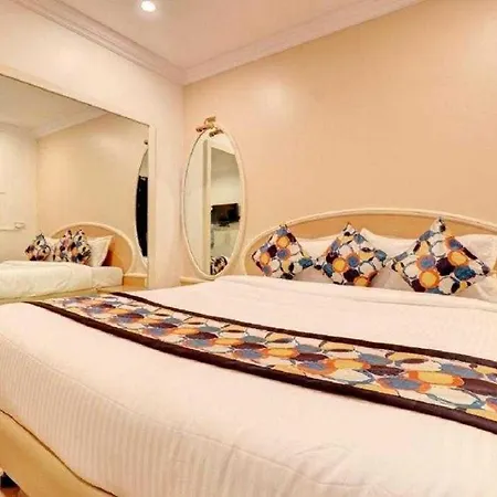 Collection O De Meridian Near Versova Beach Hotel 3*